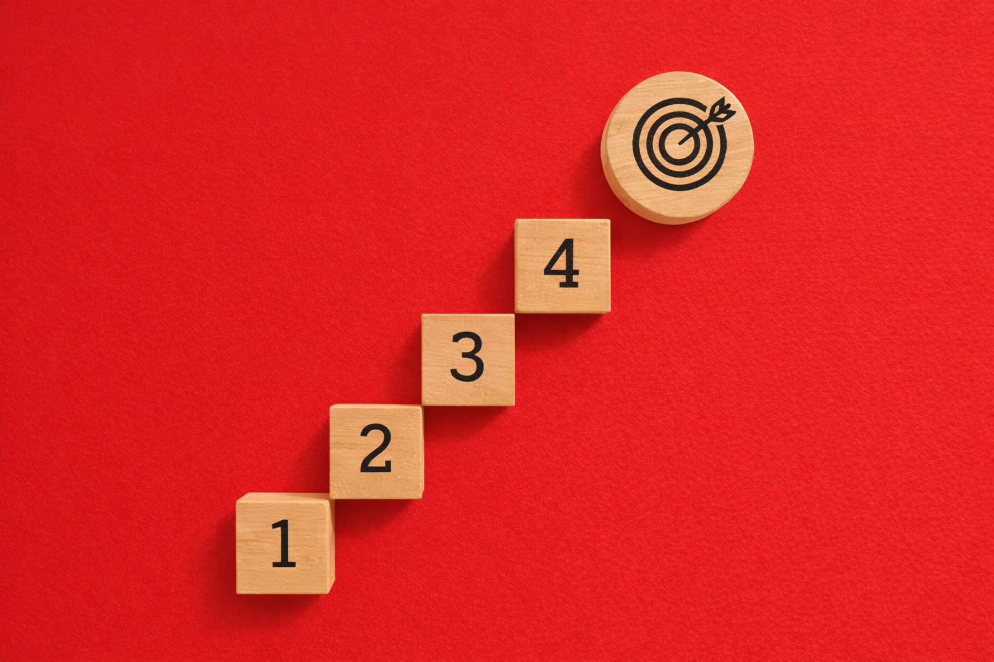 Ablauf Mediation Zwei Hände - symbolisch die Mediatorin - trennt zwei Konfliktparteien. Darstegestellt durch zwei rote Bauklotz-Stapel